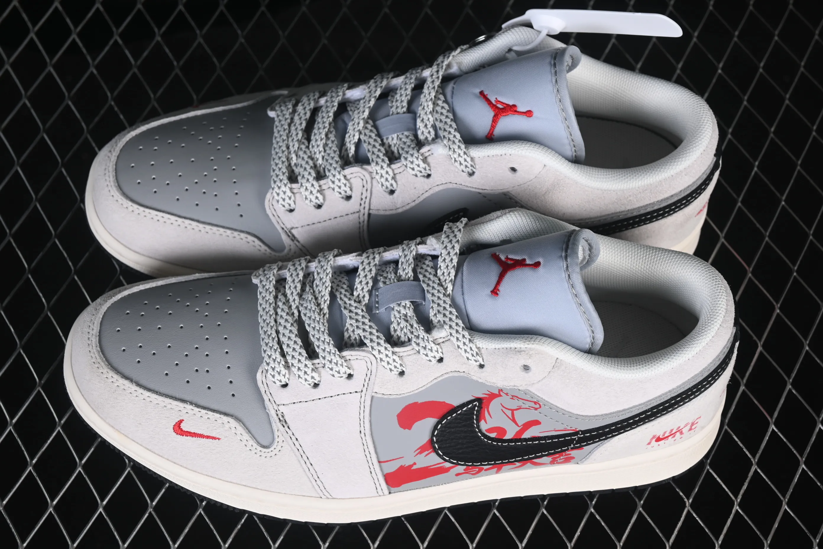 All categories Air Jordan Jordan series basketball shoes Air Jordan 1 Low High-end customized low-top sneakers Air Jordan 1 Low AJ1 Qiao 1 is auspicious in the Year of the Horse, good fortune is in full swing High-end customized low-top retro basketball shoes JP2026-126
